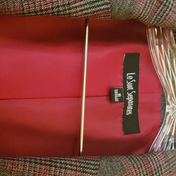 Suits - Picture 3 of 3